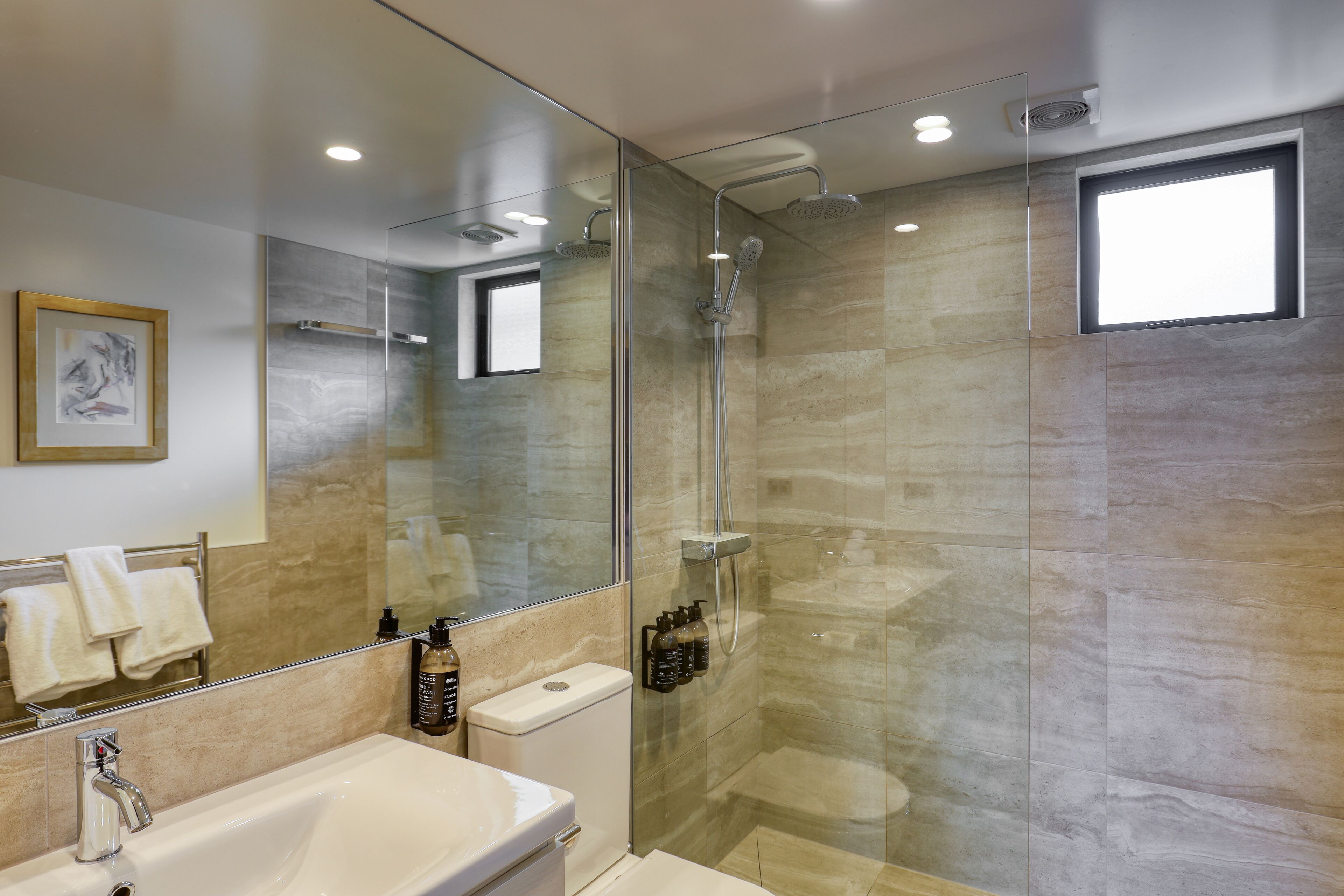 One Bedroom Apartment with Balcony | Bathroom