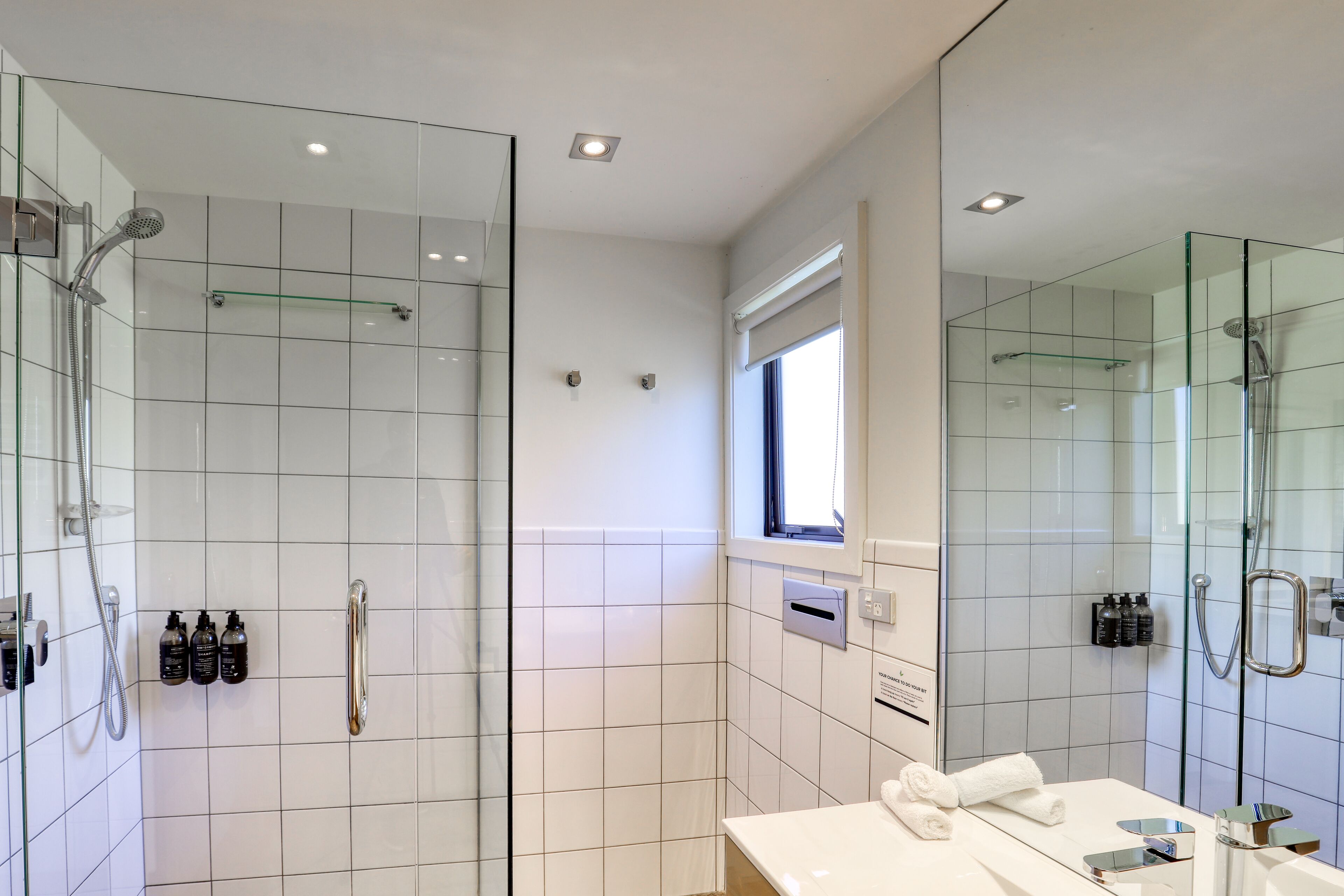 开间套房 | 浴室 | 淋浴/盆浴组合、环保洗浴用品、吹风机、毛巾