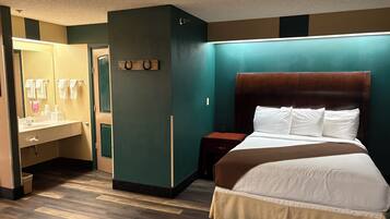 Suite, 1 Queen Bed, Non Smoking (Mt. Grinnell) | Desk, iron/ironing board, cribs/infant beds, rollaway beds