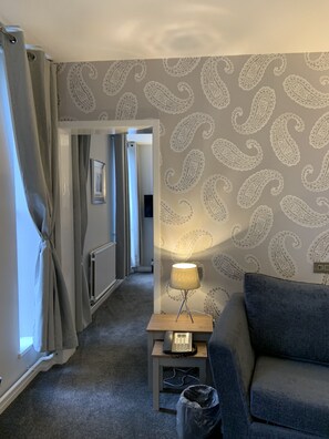 Escriptori i espai de treball apte per a portàtils 