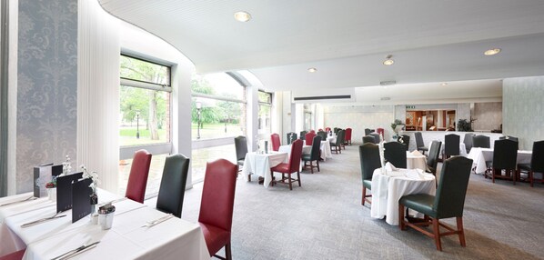 Breakfast, lunch, dinner served; British cuisine, garden views 