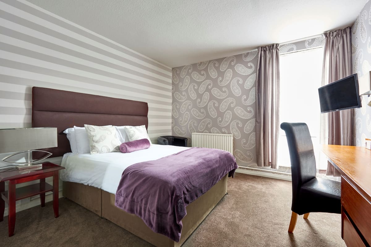 Double Room | 1 bedroom, desk, laptop workspace, iron/ironing board