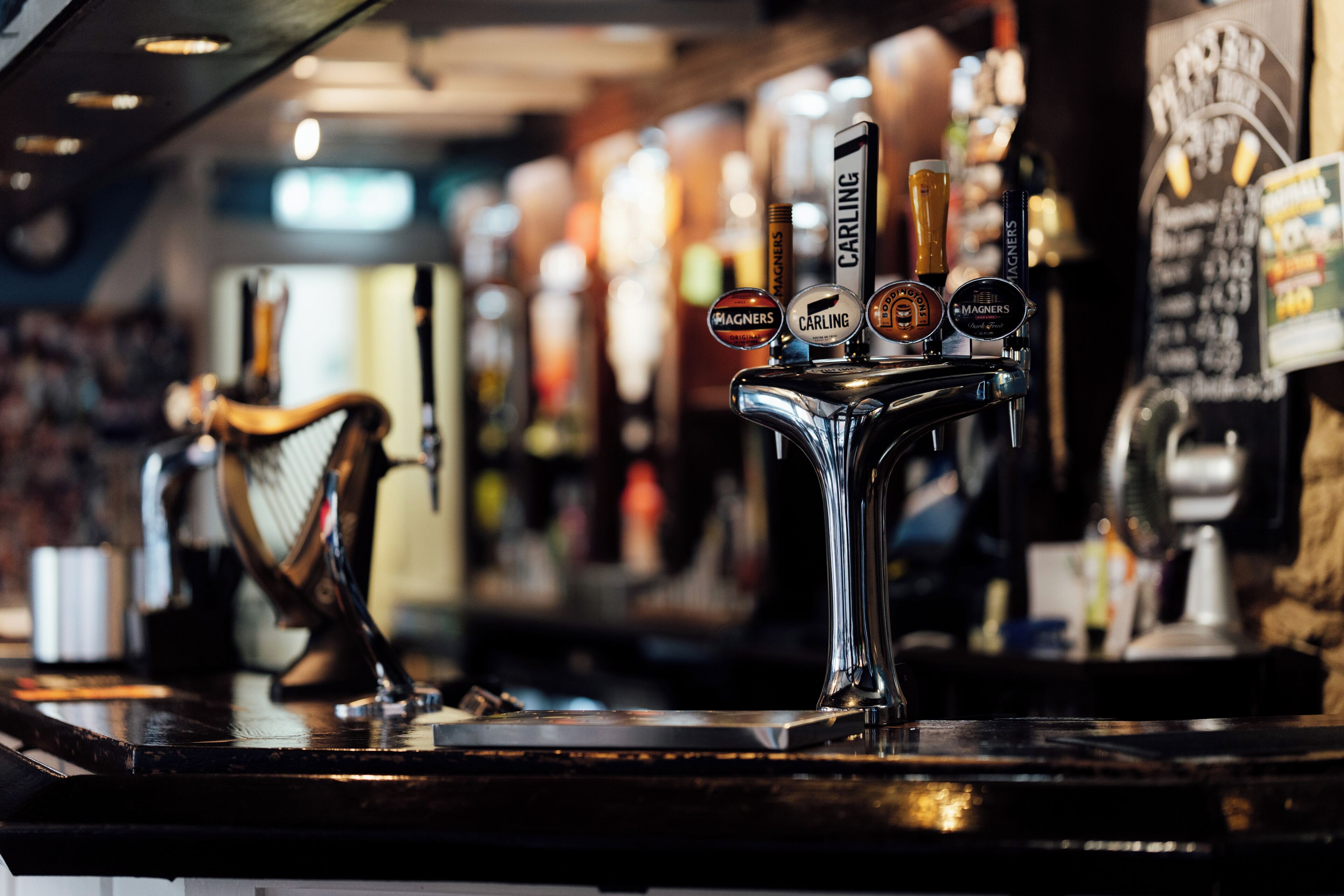 Bar (trong khuôn viên)