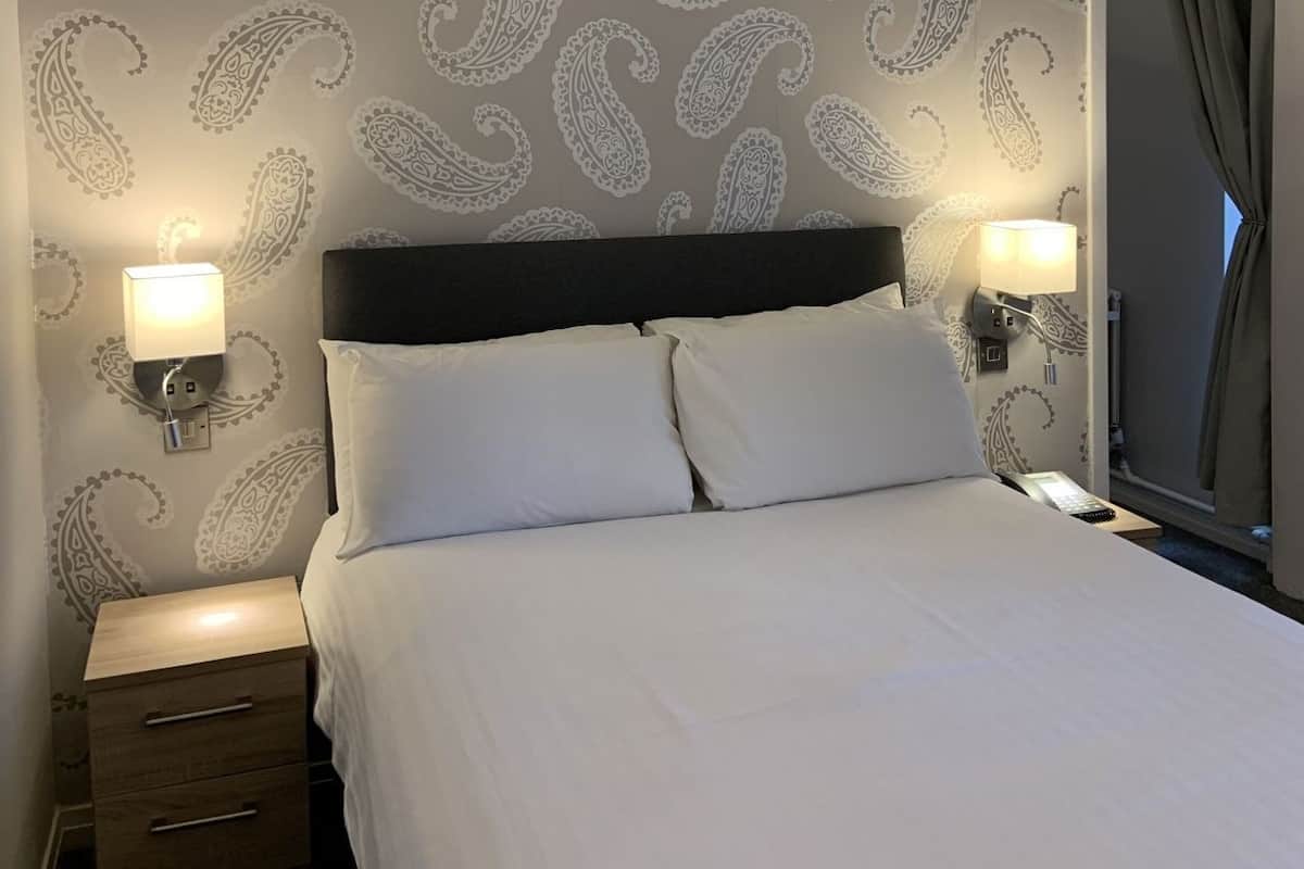 Desk, laptop workspace, iron/ironing board, free WiFi