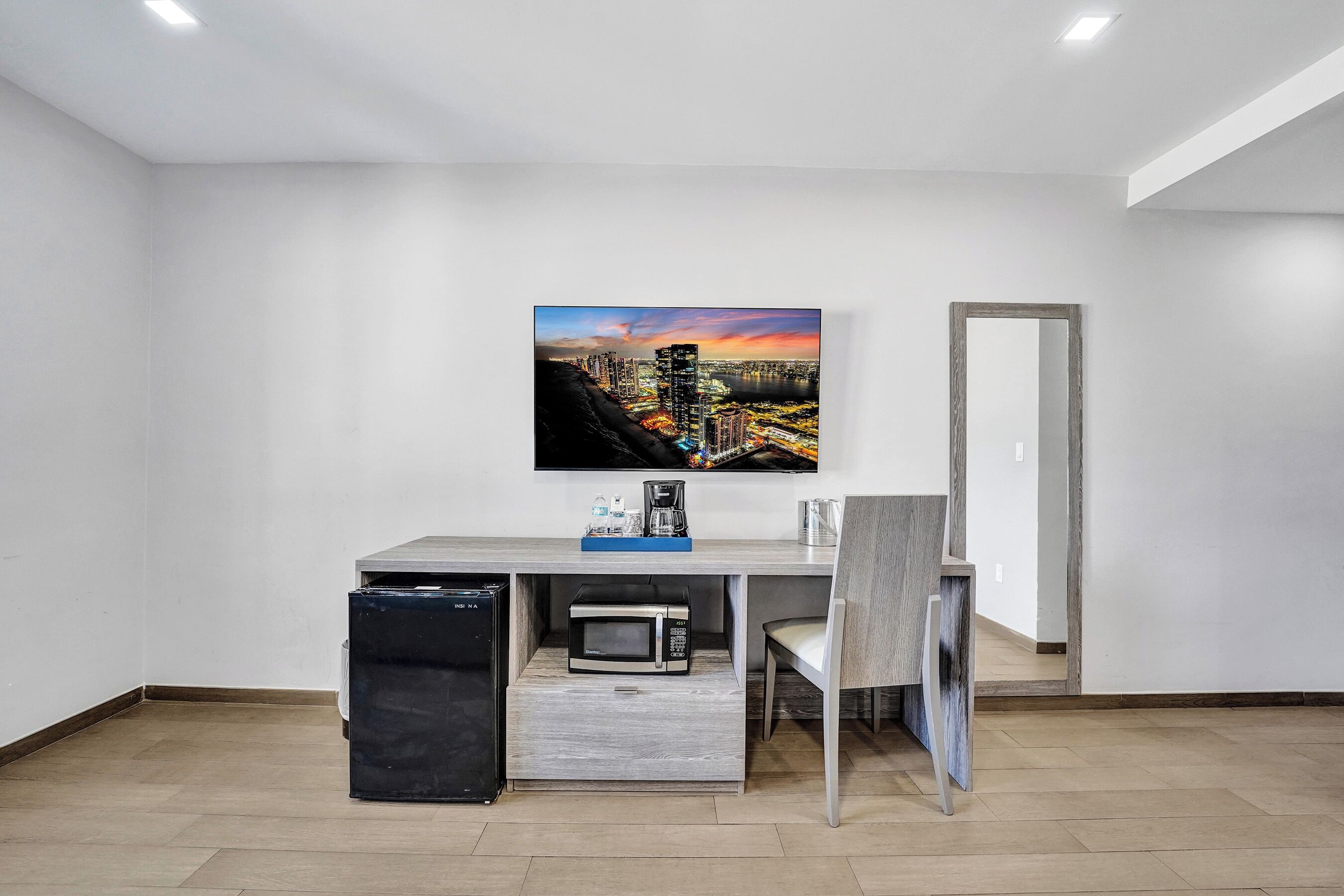 1 bedroom, premium bedding, in-room safe, desk