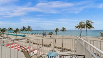 Ocean Front Balcony Room with King Bed | Balcony