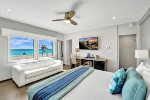 Deluxe Room, 1 King Bed, Oceanfront