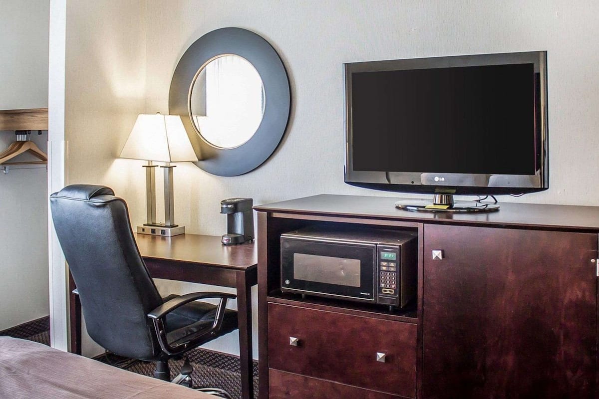 Habitación estándar, 1 cama de matrimonio grande, accesible para personas con discapacidad | Wifi gratis y despertador