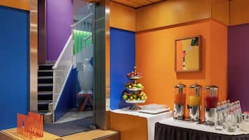 Petit déjeuner buffet (15 EUR par personne)