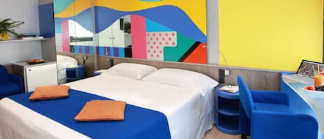 Superior kamer, 1 twee- of 2 eenpersoonsbedden | Luxe beddengoed, een minibar, een kluis op de kamer, een bureau