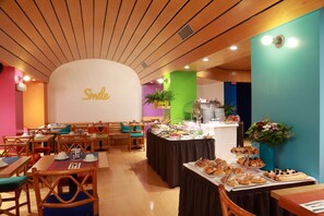 Frokostbuffé hver dag (EUR 10 per person)