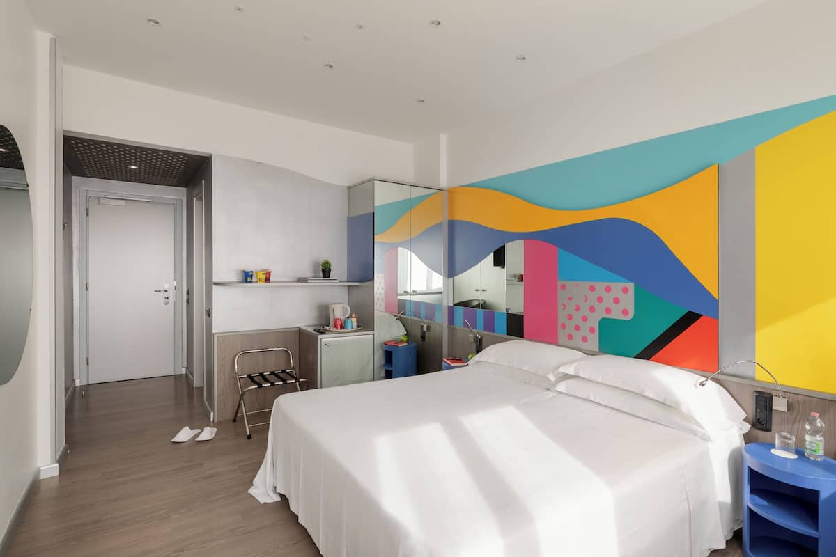 Chambre Standard Double ou avec lits jumeaux | Literie de qualité supérieure, minibar, coffres-forts dans les chambres