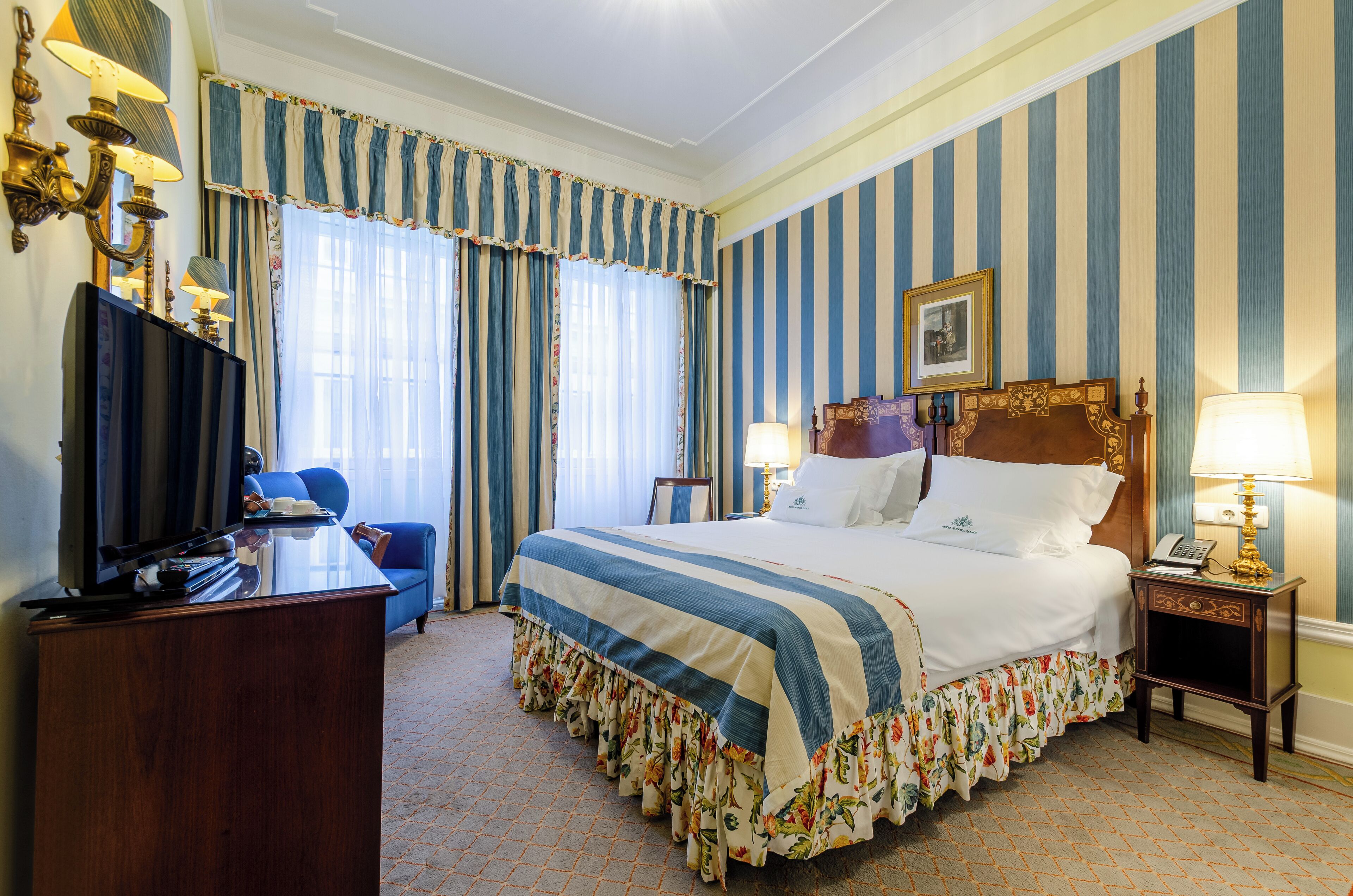 twin room | minibar, in-room safe, desk, blackout curtains