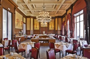 Frokostbuffé hver dag (EUR 30 per person)