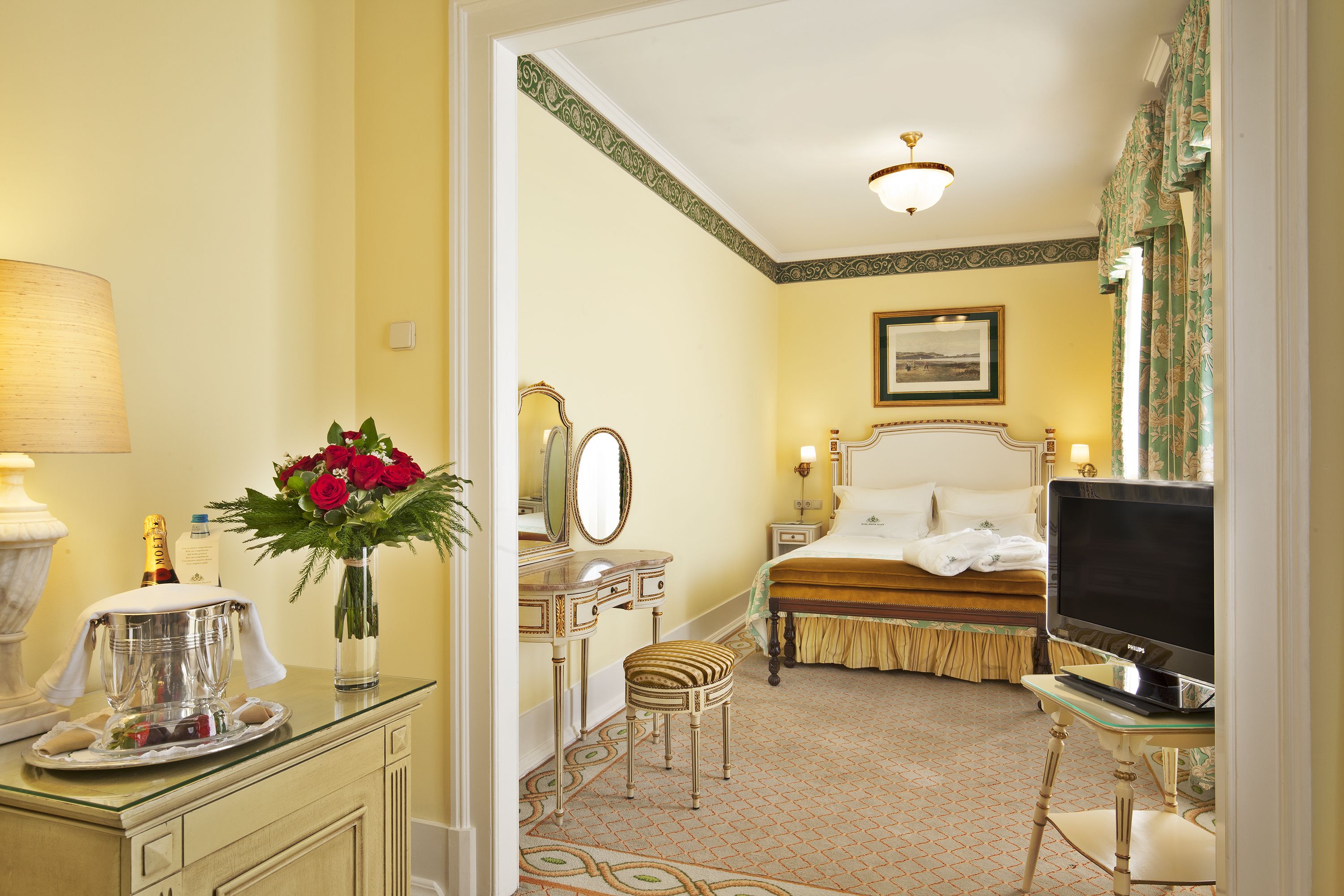 junior suite | minibar, in-room safe, desk, blackout curtains