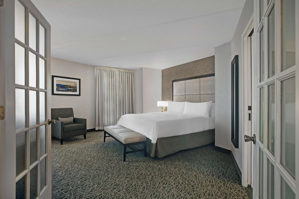 Suite, 1 King Bed, Non Smoking | Premium bedding, desk, blackout drapes, iron/ironing board