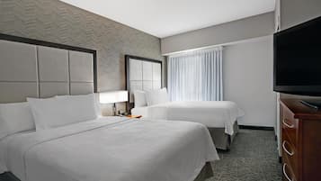 Literie de qualité supérieure, bureau, rideaux occultants