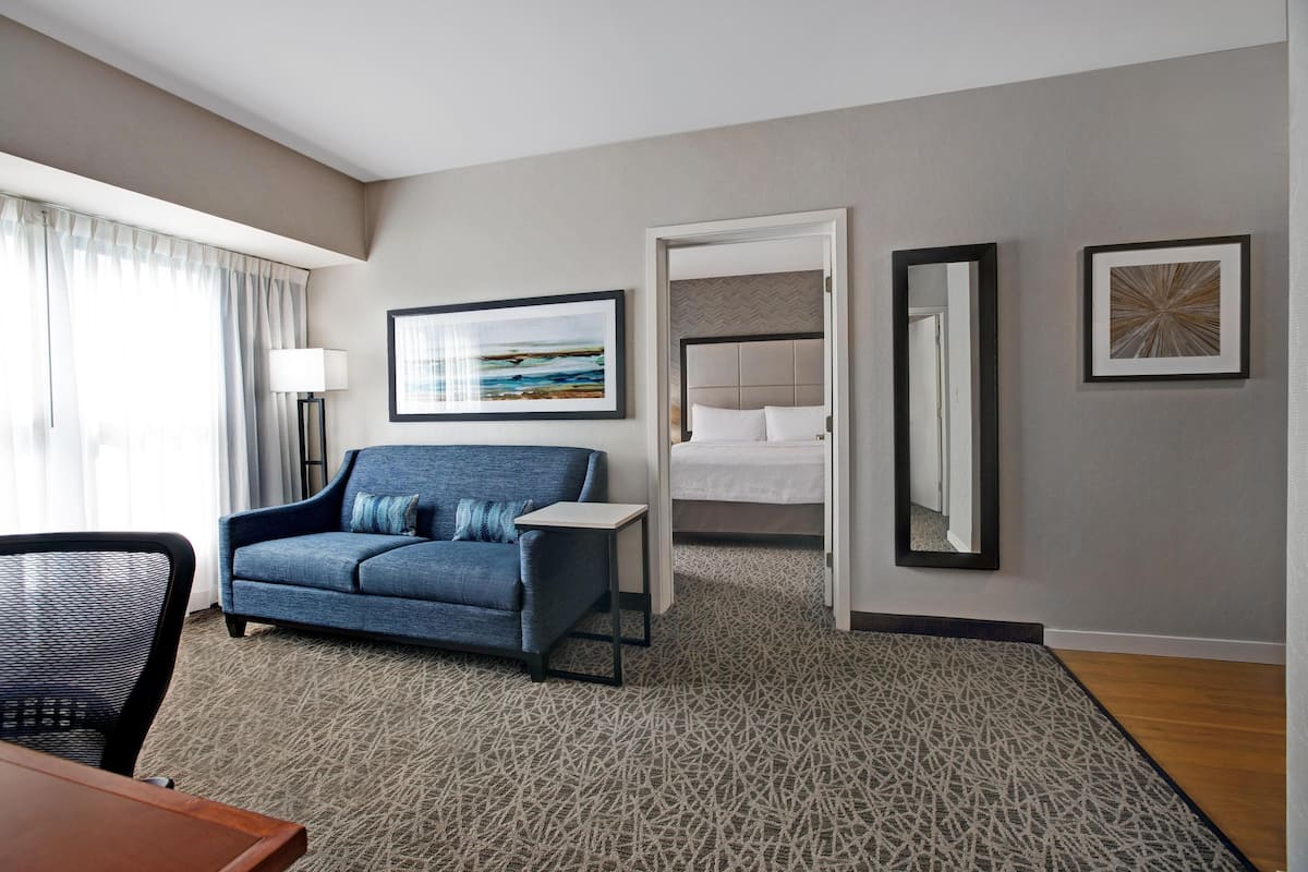 En 50-tommers TV med kabel-kanaler