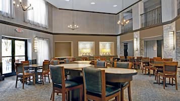 含每日吃到飽早餐