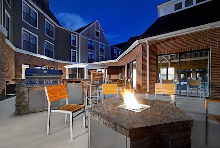 Terrace/patio. Homewood Suites by Hilton Chicago-Lincolnshire