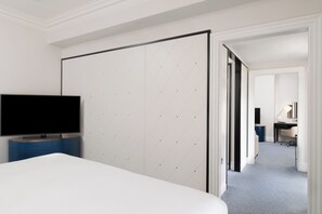 Premium bedding, in-room safe, desk, blackout curtains - The Waldorf Hilton, London (London)