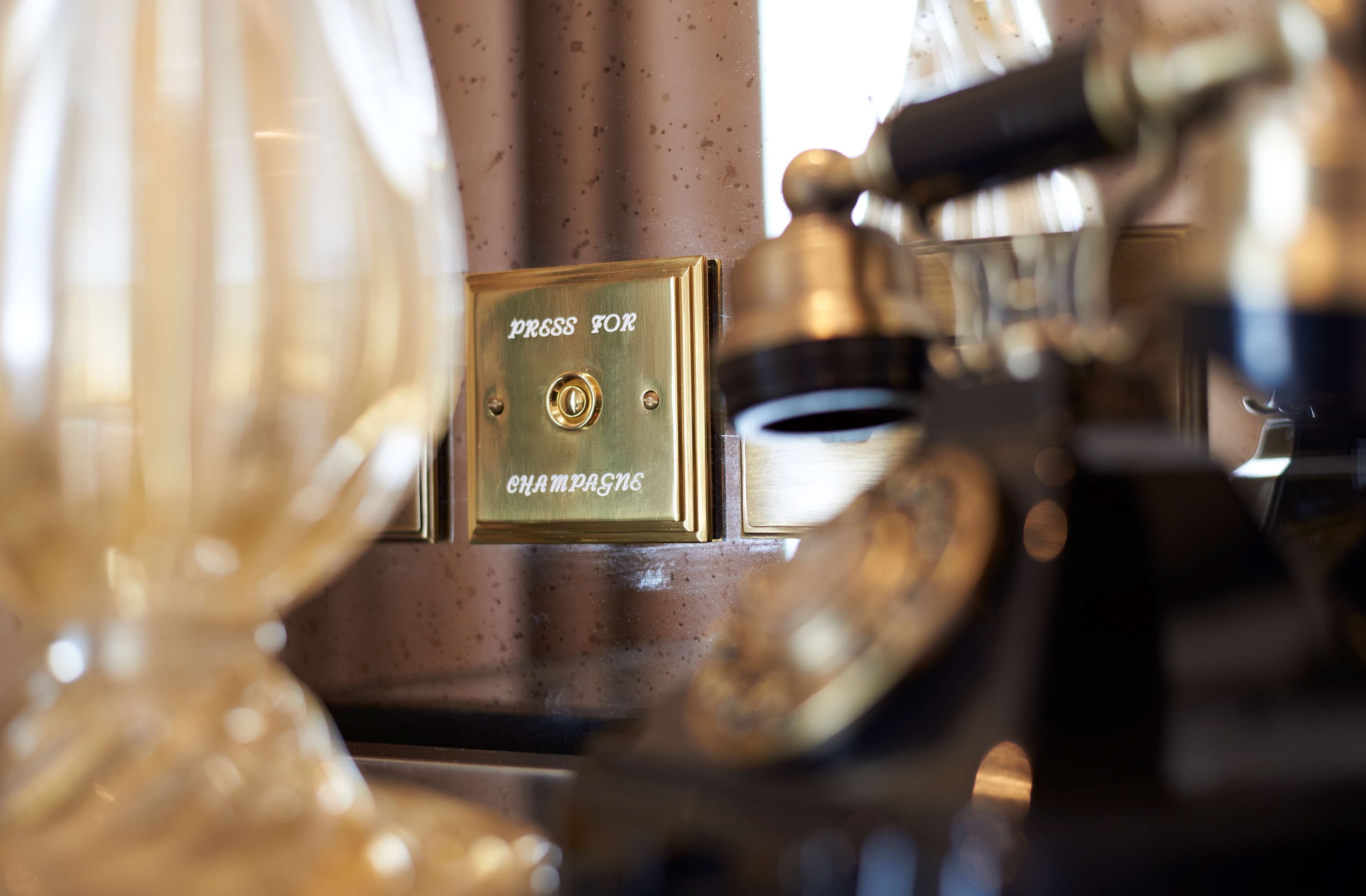 suite, 1 king bed (astor, four-poster bed) | living area | 32-inch flat-screen tv with cable channels, tv