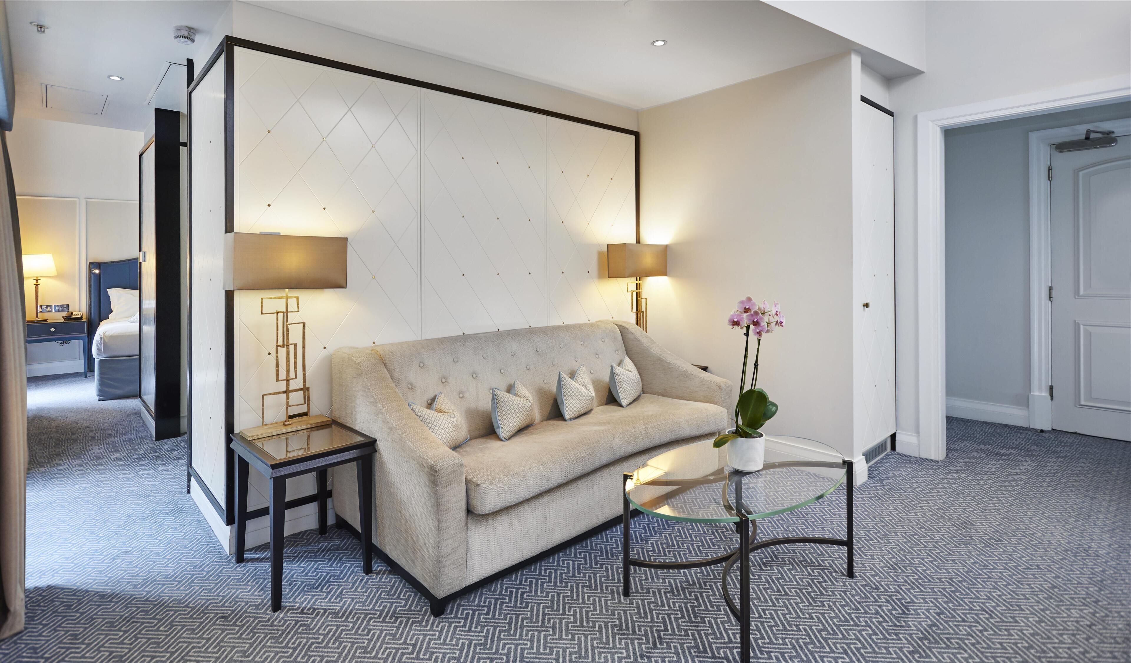 Executive Suite, 1 King Bed (Lounge Access) | Living area