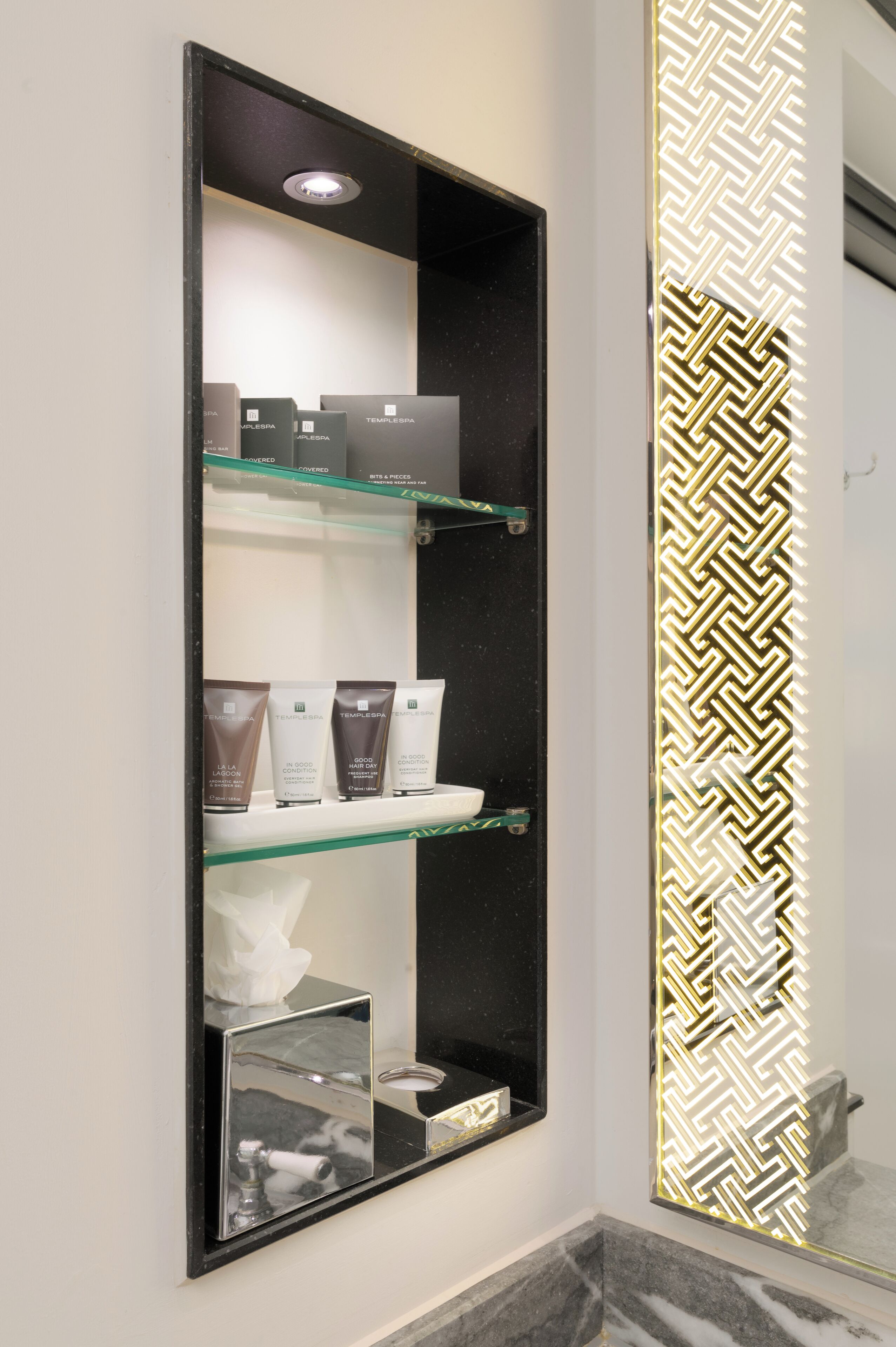 combined shower/bathtub, free toiletries, hair dryer, towels