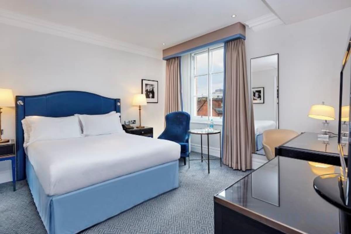 Premium bedding, in-room safe, desk, blackout curtains