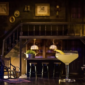 2 bars/lounges - The Waldorf Hilton, London (London)