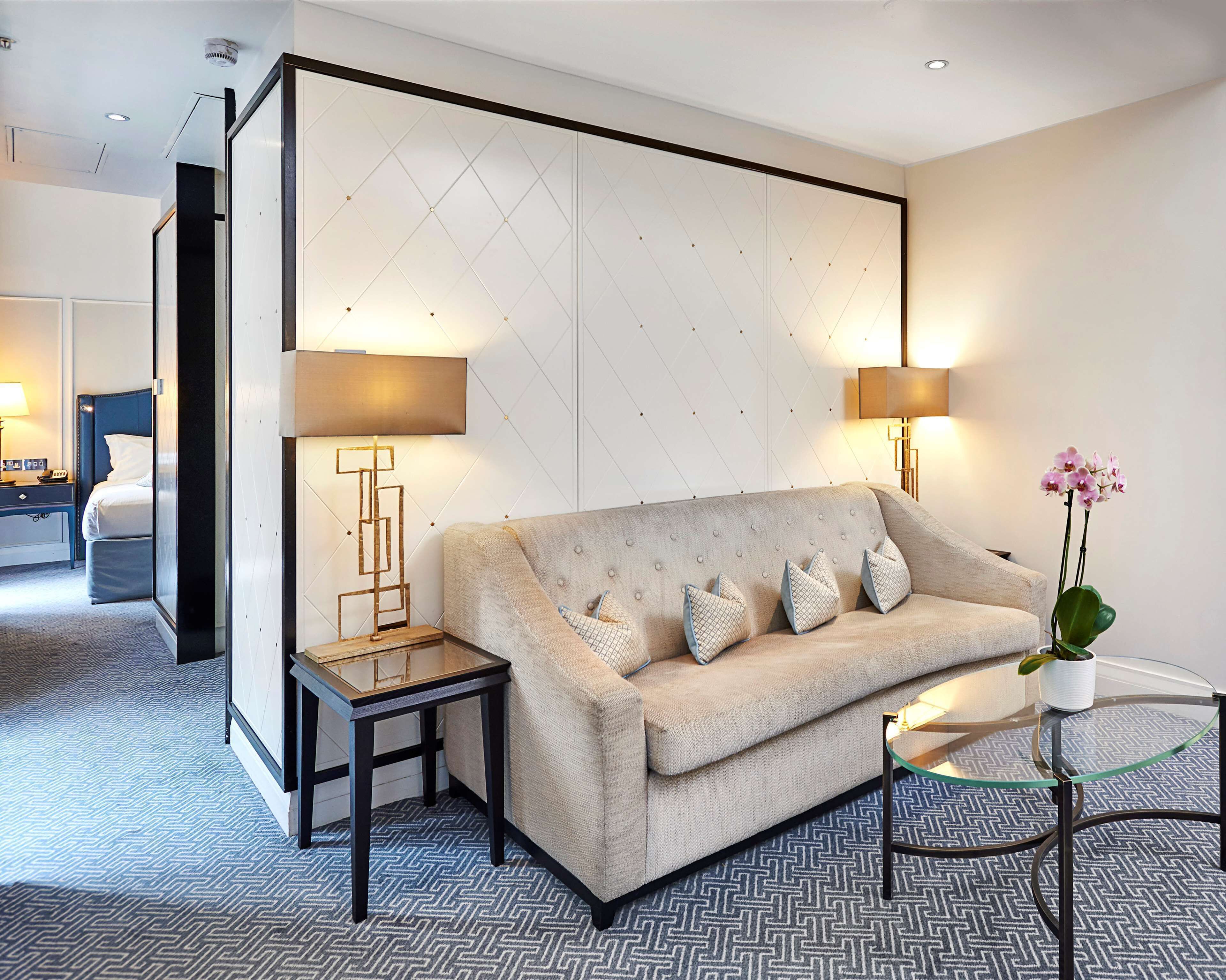 suite, 1 king bed (fashion break) | living area | 32-inch flat-screen tv with cable channels, tv