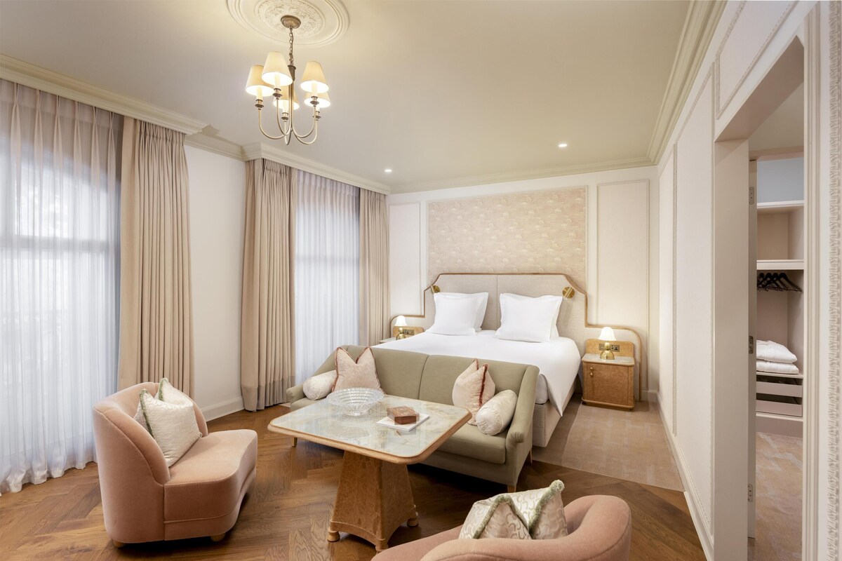 Junior Suite, 1 King Bed (New) | Premium bedding, in-room safe, desk, blackout drapes