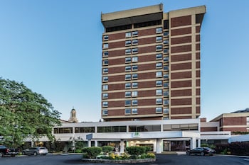 Holiday Inn & Suites Pittsfield-Berkshires by IHG