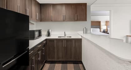 Holiday Inn & Suites Pittsfield-Berkshires by IHG