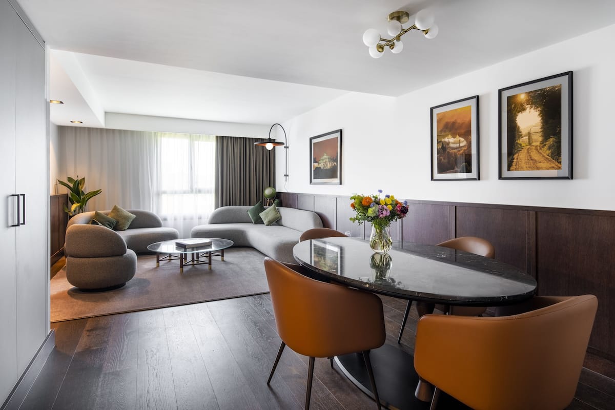 Suite (Le Louise, Garden and City view) | 1 camera, biancheria da letto di alta qualità, copriletto in piuma