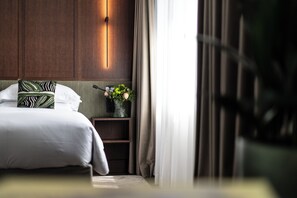 スイート キングベッド 1 台 ガーデンビュー (Botanic) | 1 室のベッドルーム、高級寝具、羽毛の掛け布団、ピロートップベッド