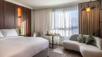 Deluxe Room, 1 King Bed, Garden View