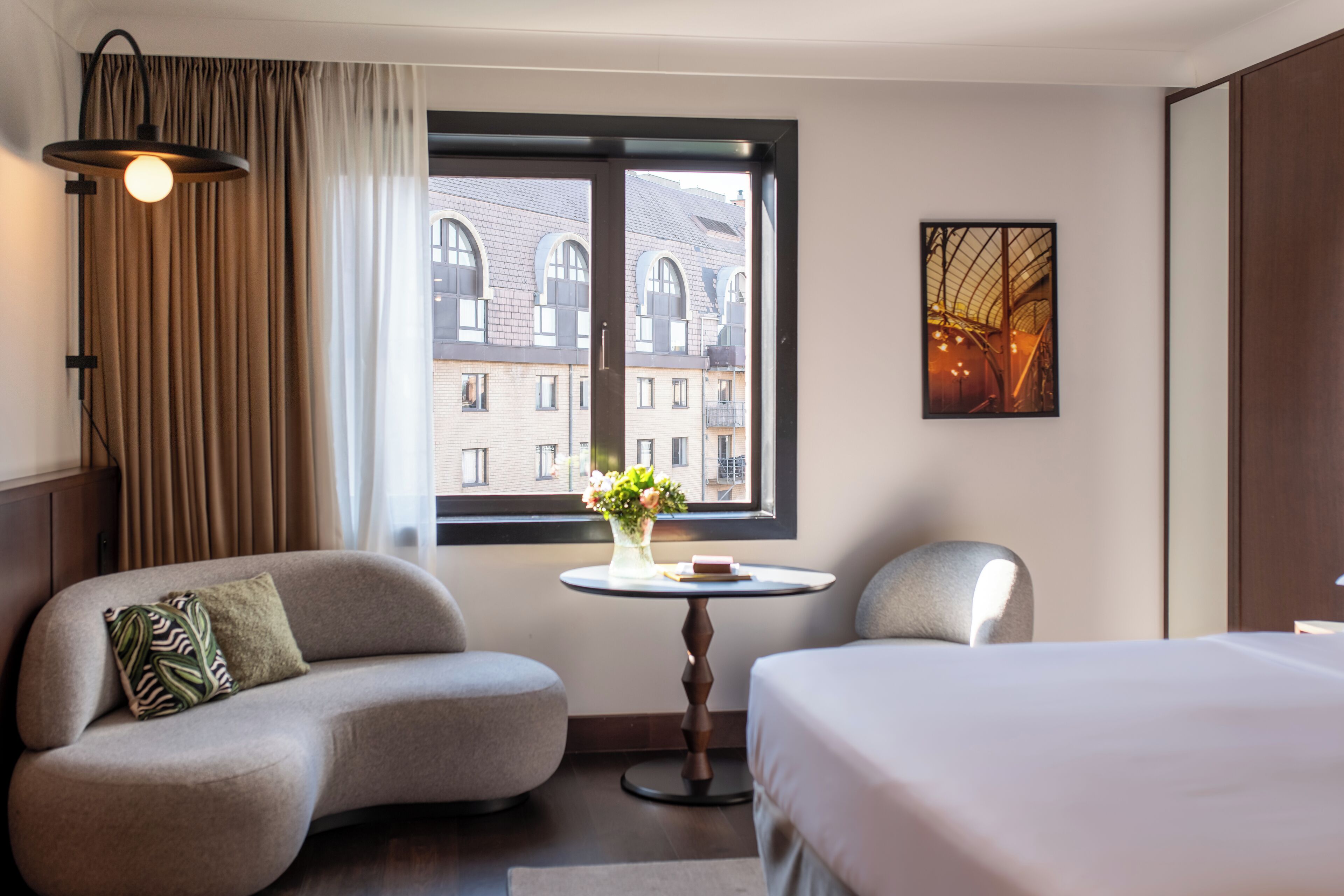 106-cm flat-screen tv with satellite channels, tv, offices