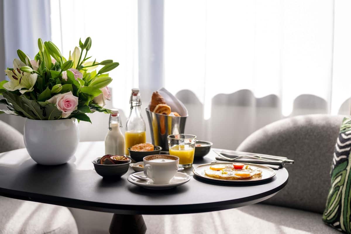 1 Schlafzimmer, hochwertige Bettwaren, Daunenbettdecken