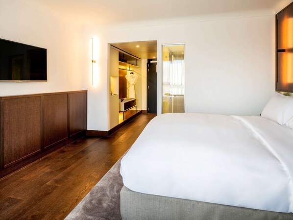 Premium bedding, down duvets, pillow-top beds, free minibar - Le Louise Hotel Brussels - MGallery (Brussels)