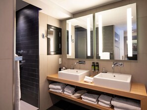 Suite, 1 letto king, vista giardino (Botanic) | Biancheria da letto di alta qualità, copriletto in piuma