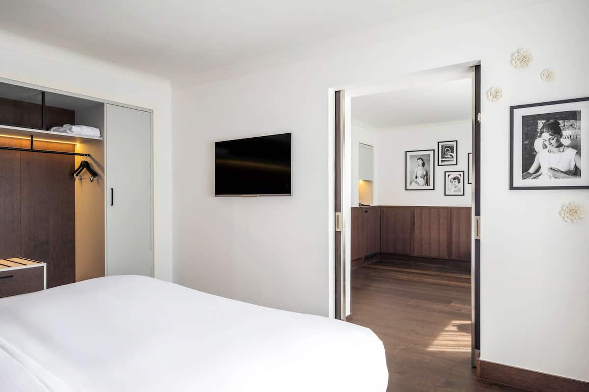 Suite, 1 King Bed, Garden View (Audrey Hepburn. Homage) | 1 bedroom, premium bedding, down comforters, pillowtop beds