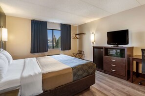 Standard Room, 1 King Bed, Non Smoking (Ground Floor, Pets Allowed)