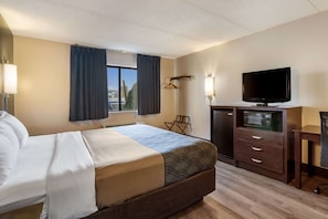 Standard Room, 1 King Bed, Non Smoking (Ground Floor, Pets Allowed)