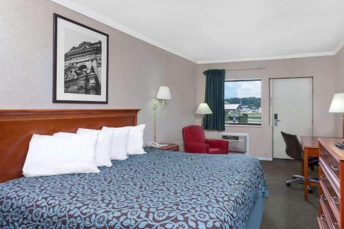 Pillowtop beds, iron/ironing board, rollaway beds, free WiFi
