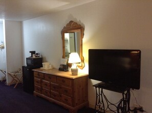 Executive Suite, 1 King Bed with Sofa bed | Room amenity