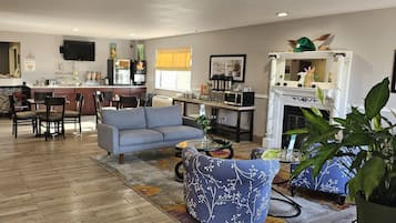 Free daily continental breakfast