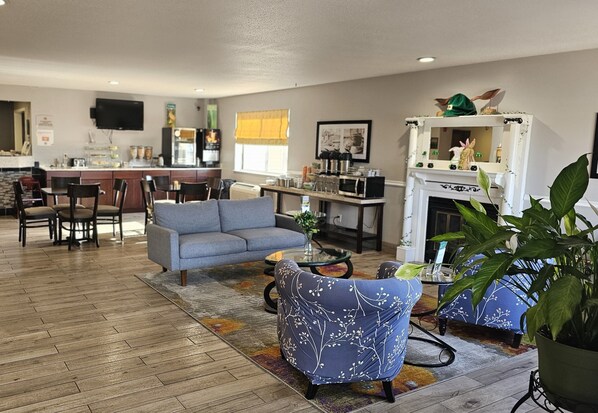 Free daily continental breakfast - Quality Inn & Suites Prairie Du Chien (Prairie Du Chien)