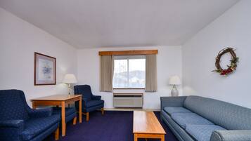 Chambre Standard, 2 grands lits | Coin séjour