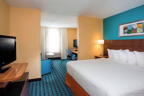 Premium bedding, desk, iron/ironing board, free WiFi